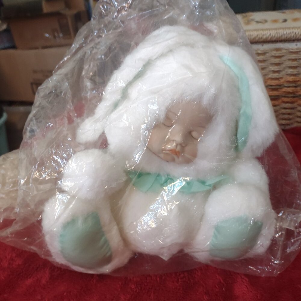 House of Lloyd Private Collection Christmas Around the World Musical Baby Bunny